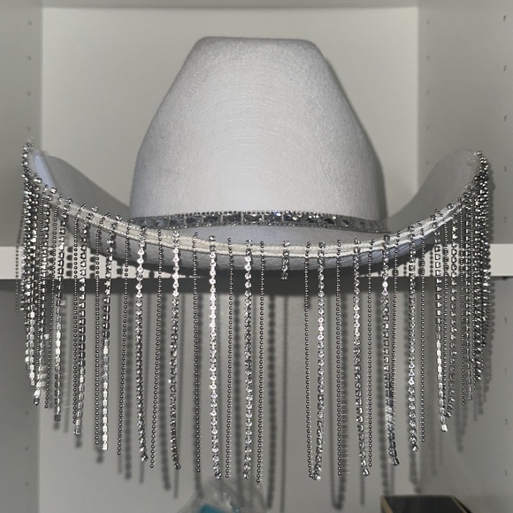 Gorgeous white western hat with faux diamond fringes! - Picture 1 of 3